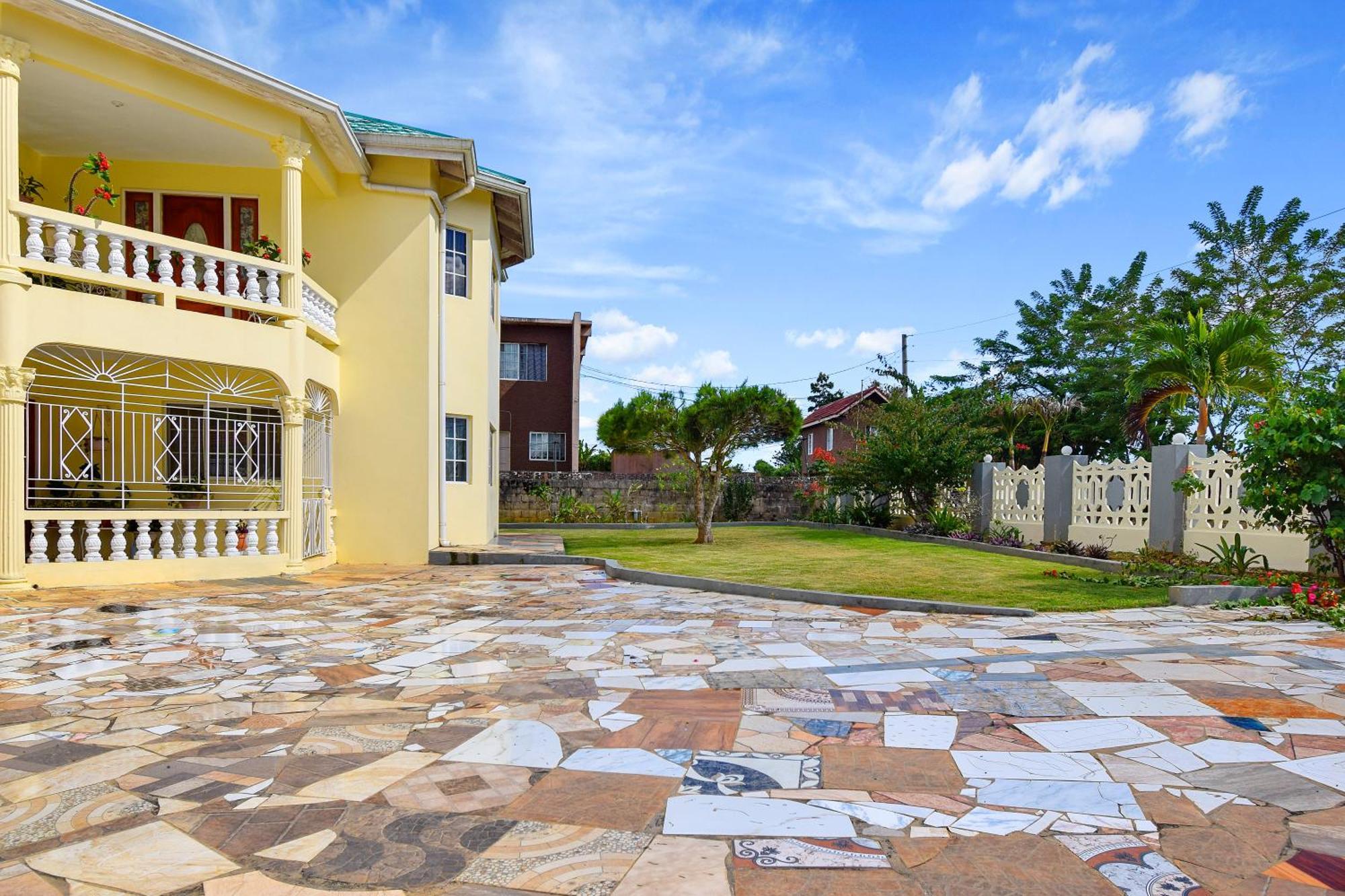 Harriott Heights Apartment Mandeville