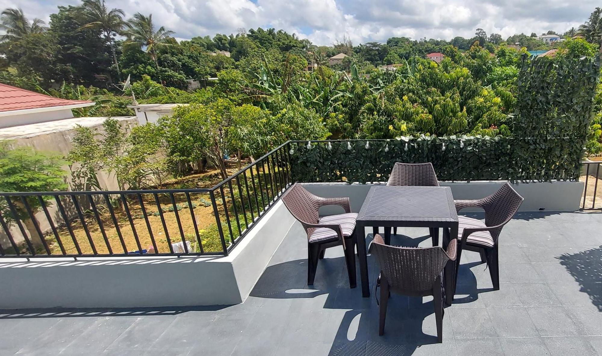 Harriott Heights * Mandeville