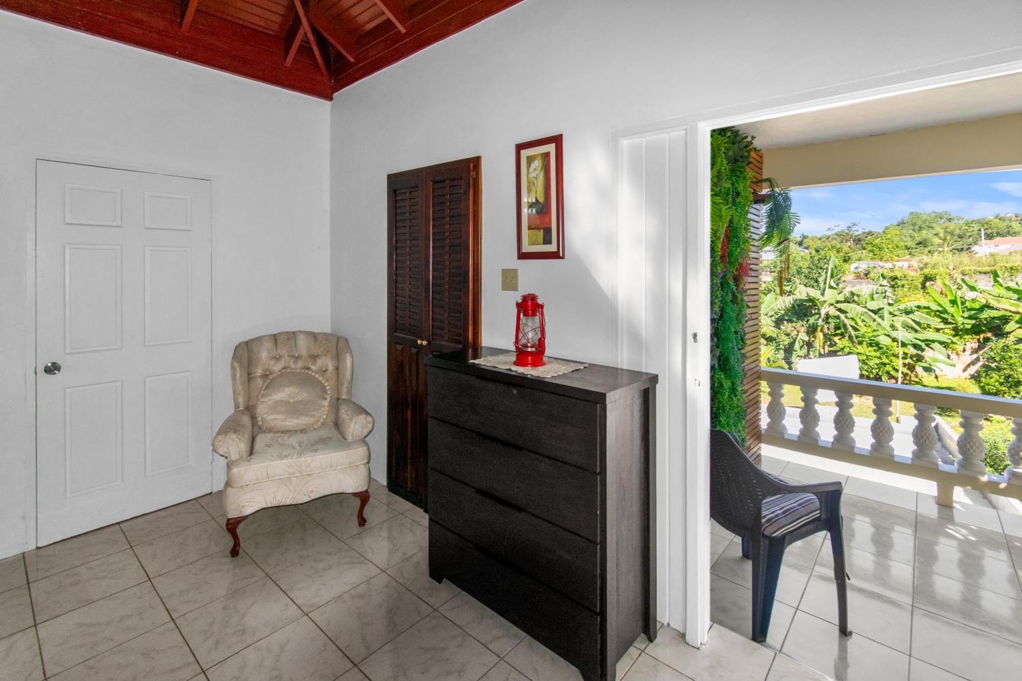 Harriott Heights Apartment *